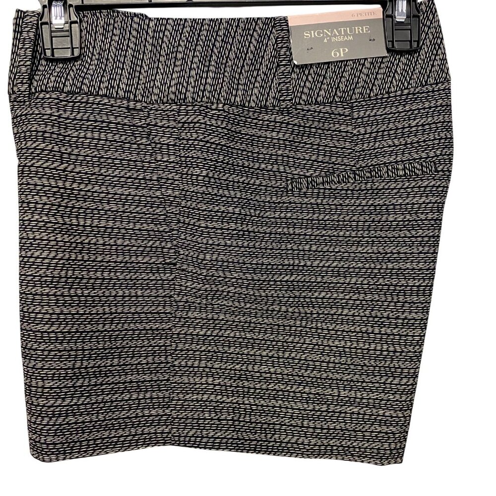 Ann Taylor Signature 4" Inseam Womens Textured Shorts Size 6P Black & White NWT